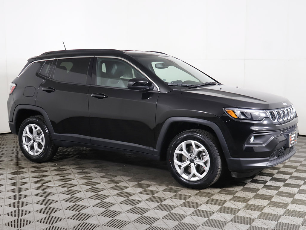 Used 2026 Jeep Compass Latitude AWD/4WD image 12
