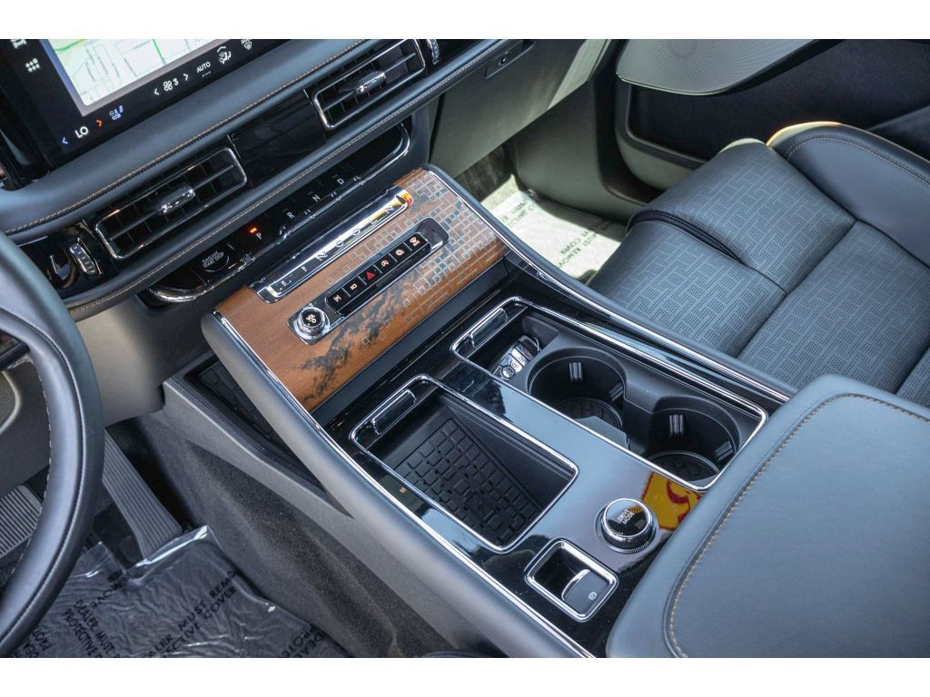 Used 2025 Lincoln Aviator Black Label w/ Jet Appearance Package AWD/4WD image 30