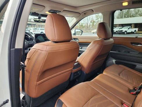 Used 2024 Nissan Pathfinder Platinum w/ Cargo Package image 29