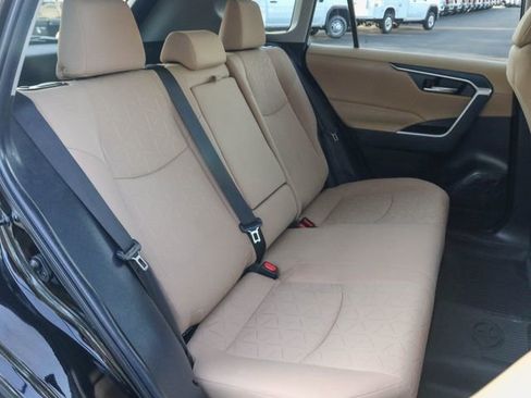 Used 2022 Toyota RAV4 XLE image 24