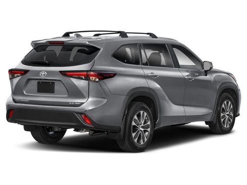 New 2026 Toyota Highlander XLE image 2