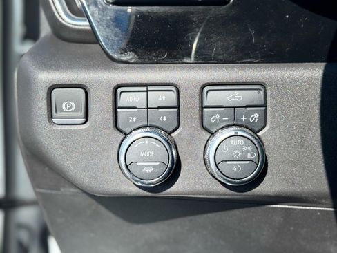 Used 2024 GMC Sierra 1500 Elevation image 21