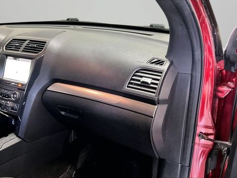 Used 2018 Ford Explorer XLT w/ XLT Appearance Package AWD/4WD image 26