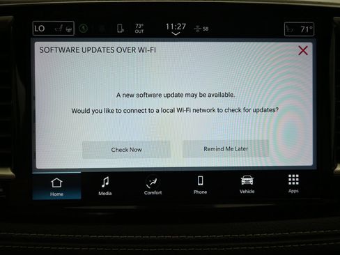 Used 2023 Chrysler Pacifica Touring FWD image 17