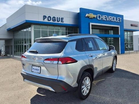 Used 2023 Toyota Corolla Cross LE image 2