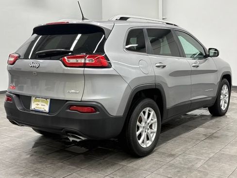 Used 2016 Jeep Cherokee Latitude w/ Cold Weather Group AWD/4WD image 2