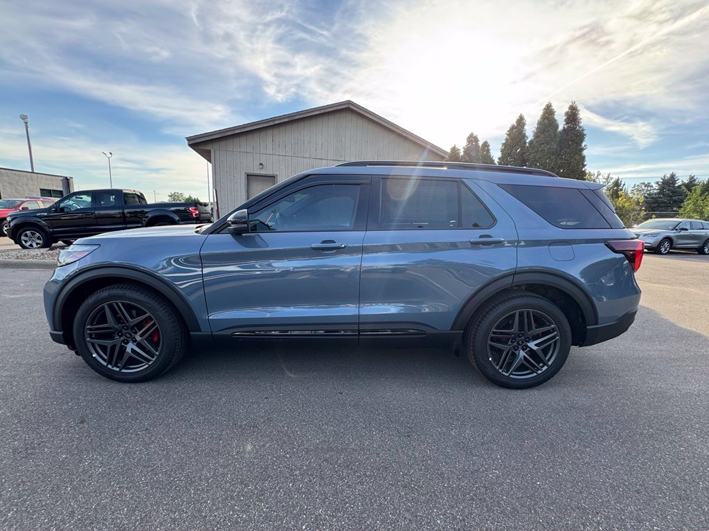 Used 2025 Ford Explorer ST AWD/4WD image 11