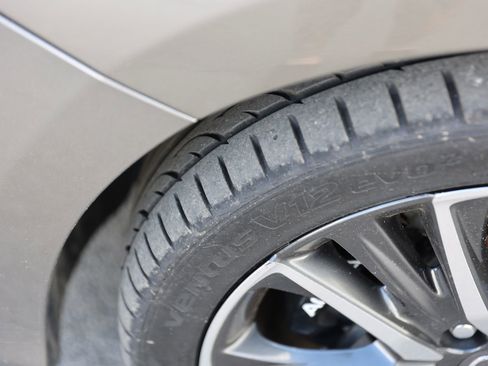 Used 2020 Acura RLX Sport Hybrid w/ Advance Pkg image 13