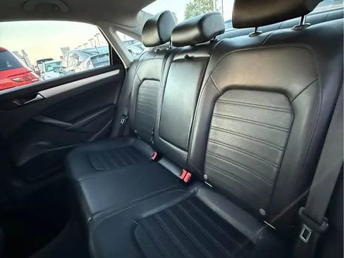 Used 2012 Volkswagen Passat 3.6 SE FWD image 7