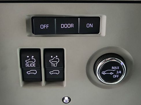 Used 2019 Chevrolet Suburban Premier image 24