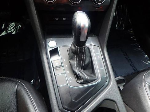 Used 2021 Volkswagen Tiguan SE image 21