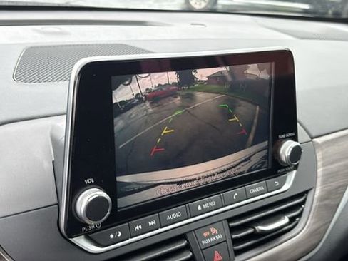 Used 2025 Nissan Altima 2.5 SV FWD image 19
