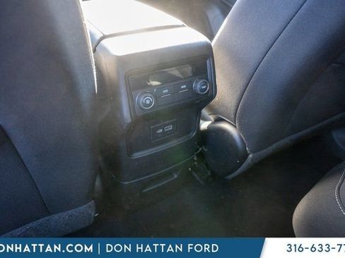 Used 2021 GMC Acadia SLE image 23