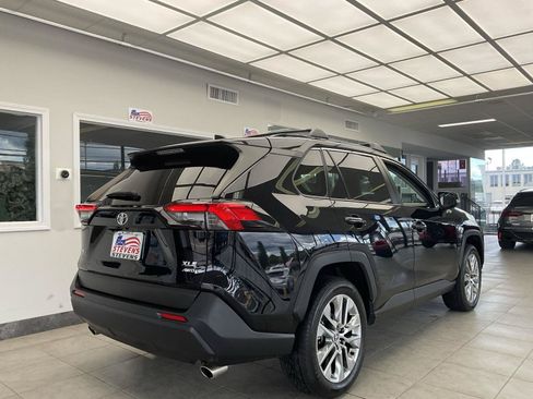Used 2023 Toyota RAV4 XLE Premium AWD/4WD image 5