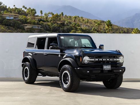 Used 2022 Ford Bronco Outer Banks w/ Sasquatch Package image 2