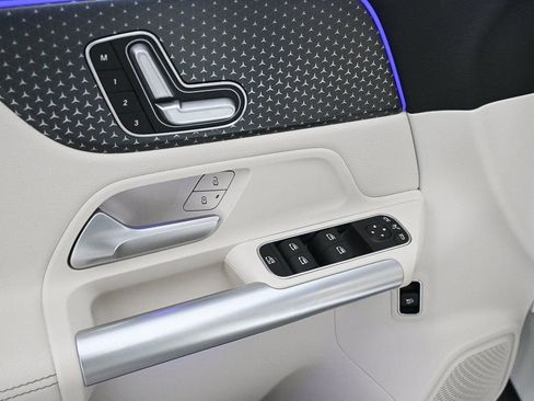 Used 2025 Mercedes-Benz GLA 250 image 7