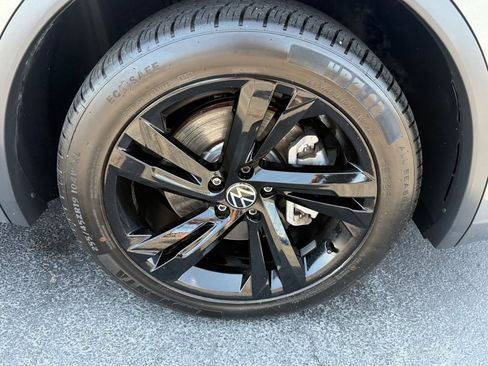 Used 2023 Volkswagen Tiguan SE R-Line AWD/4WD image 43