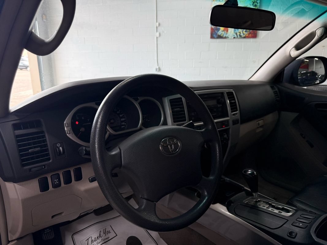 Used 2005 Toyota 4Runner SR5 AWD/4WD image 10