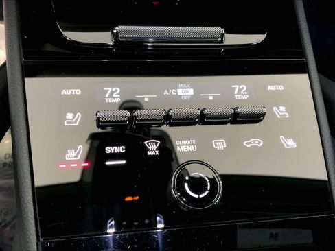 Used 2025 Porsche Cayenne image 37