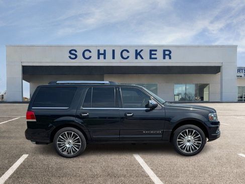 Used 2015 Lincoln Navigator 4WD image 2