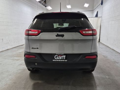 Used 2017 Jeep Cherokee Sport AWD/4WD image 8