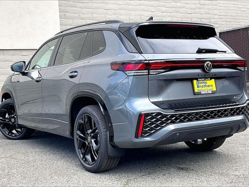 New 2026 Volkswagen Tiguan SE R-Line AWD/4WD image 2