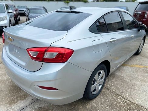 Used 2017 Chevrolet Cruze LS FWD image 5