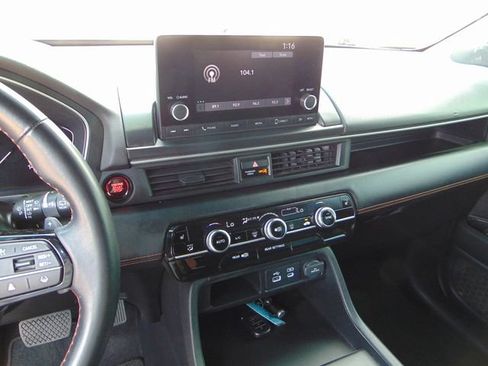 Used 2025 Honda Pilot Sport image 12