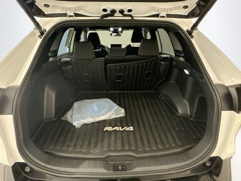 Used 2025 Toyota RAV4 SE AWD/4WD image 30
