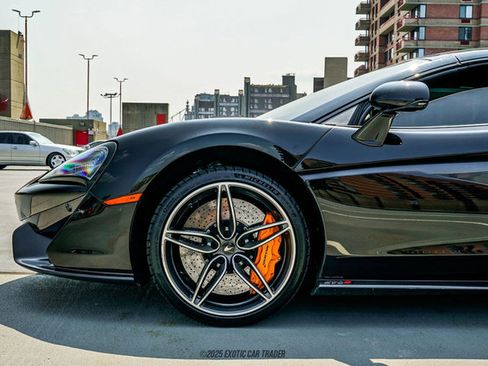 Used 2019 McLaren 570S Spider image 4