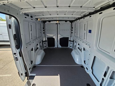 New 2025 Mercedes-Benz eSprinter 144 Cargo image 36