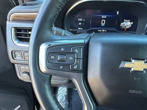 Used 2024 Chevrolet Suburban Premier image 23