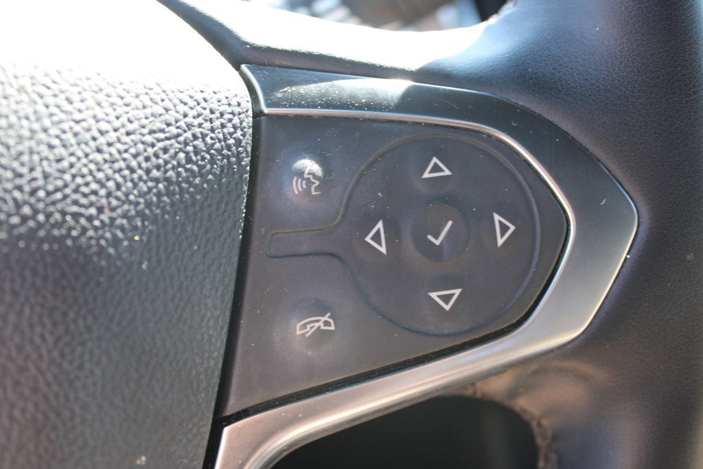Used 2023 Chevrolet Traverse Premier FWD image 42
