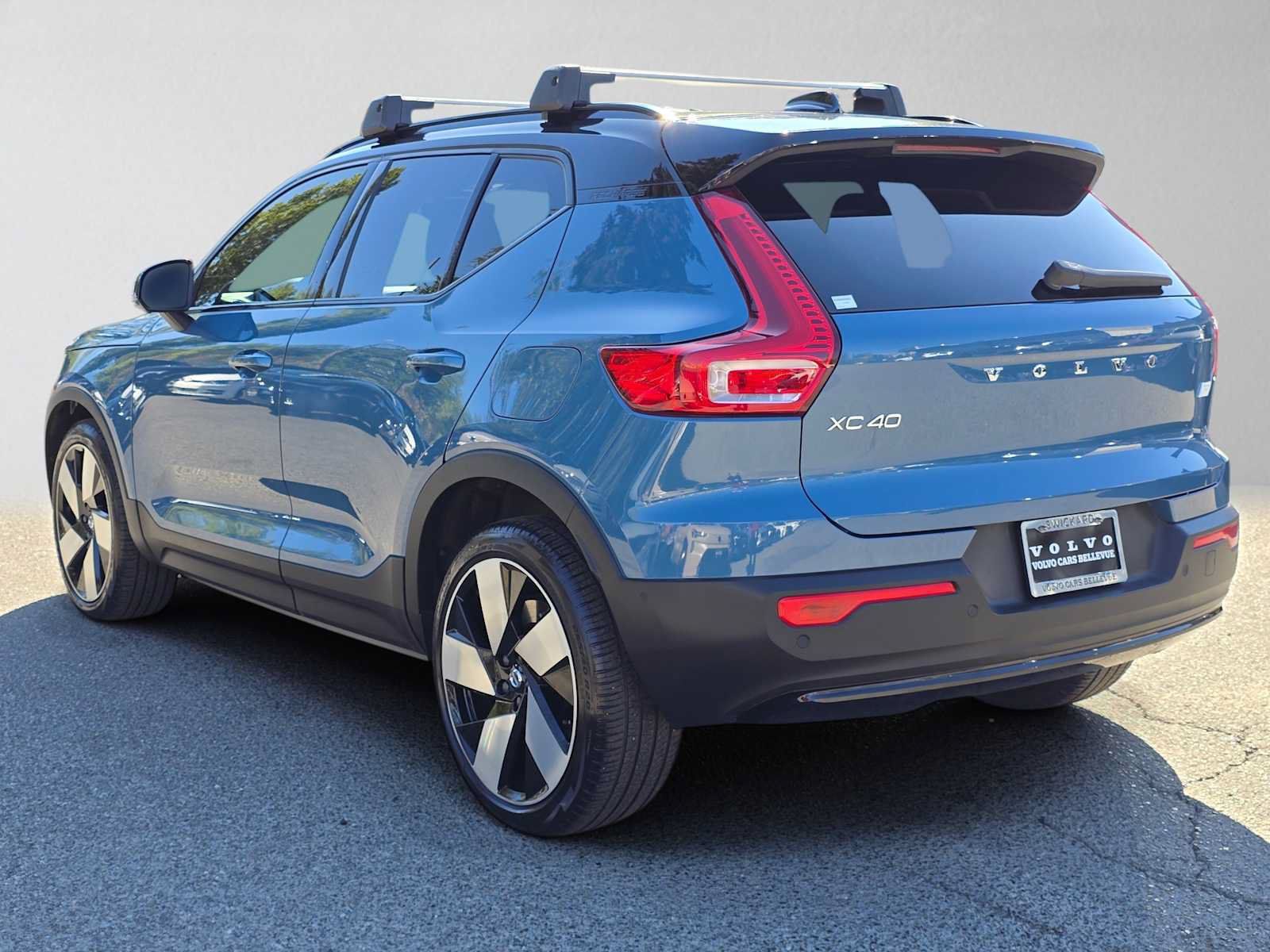 Used 2023 Volvo XC40 Recharge Plus w/ Protection Package Premier AWD/4WD image 6