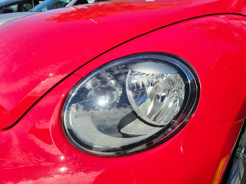 Used 2019 Volkswagen Beetle 2.0T SE image 4