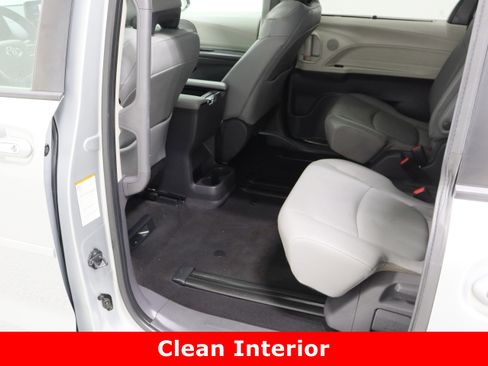 Certified 2021 Toyota Sienna XLE image 28