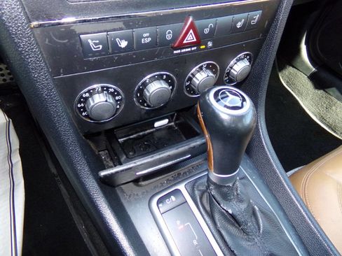 Used 2011 Mercedes-Benz SLK 300 image 41