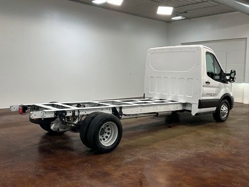 Used 2023 Ford Transit 350 DRW AWD image 4