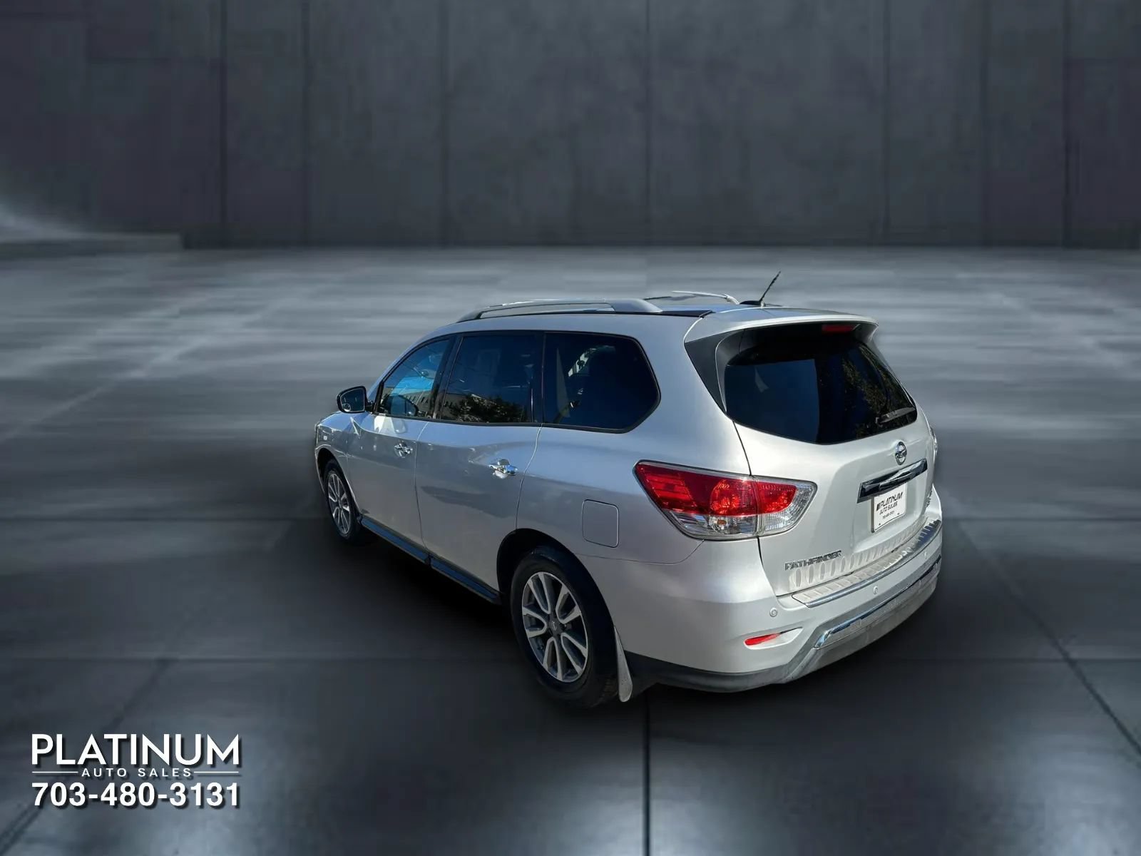 Used 2015 Nissan Pathfinder SV w/ Cargo Package FWD image 8