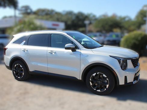 New 2026 Kia Sorento S w/ S Panoramic Sunroof Package image 4