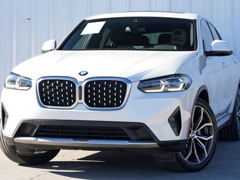 Used 2023 BMW X4 xDrive30i w/ Premium Package image 3