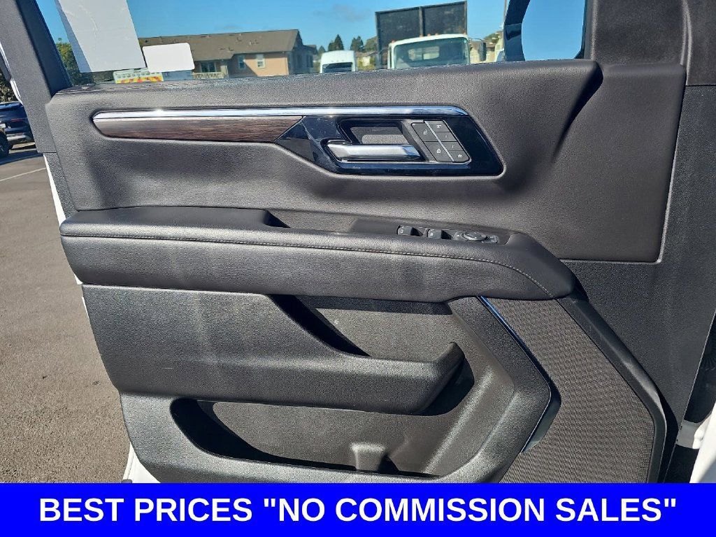 Used 2025 Chevrolet Tahoe LT RWD image 29