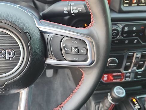 Used 2022 Jeep Gladiator Rubicon w/ LED Lighting Group AWD/4WD image 16