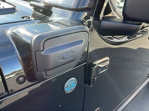 Used 2024 Jeep Wrangler Unlimited Rubicon 4xe image 12