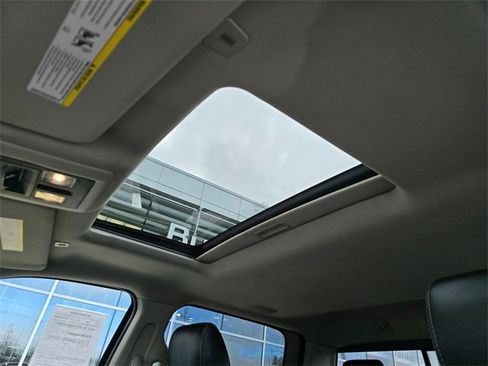 Used 2017 RAM 1500 Laramie w/ Convenience Group image 18