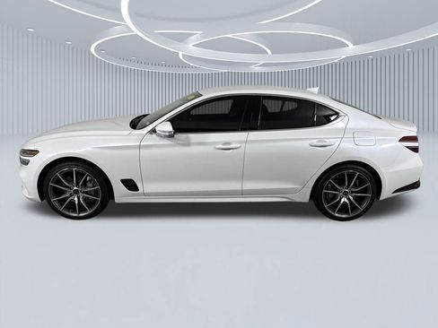 Used 2025 Genesis G70 2.5T image 8