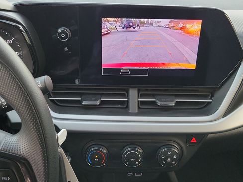 Used 2025 Chevrolet Trax LS image 12