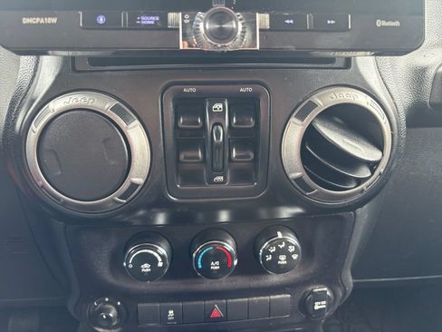 Used 2014 Jeep Wrangler Unlimited Sport w/ Power Convenience Group AWD/4WD image 22