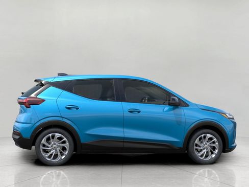 Used 2027 Chevrolet Bolt LT FWD image 5