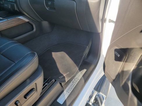Used 2021 Chevrolet Silverado 1500 High Country w/ Technology Package RWD image 12
